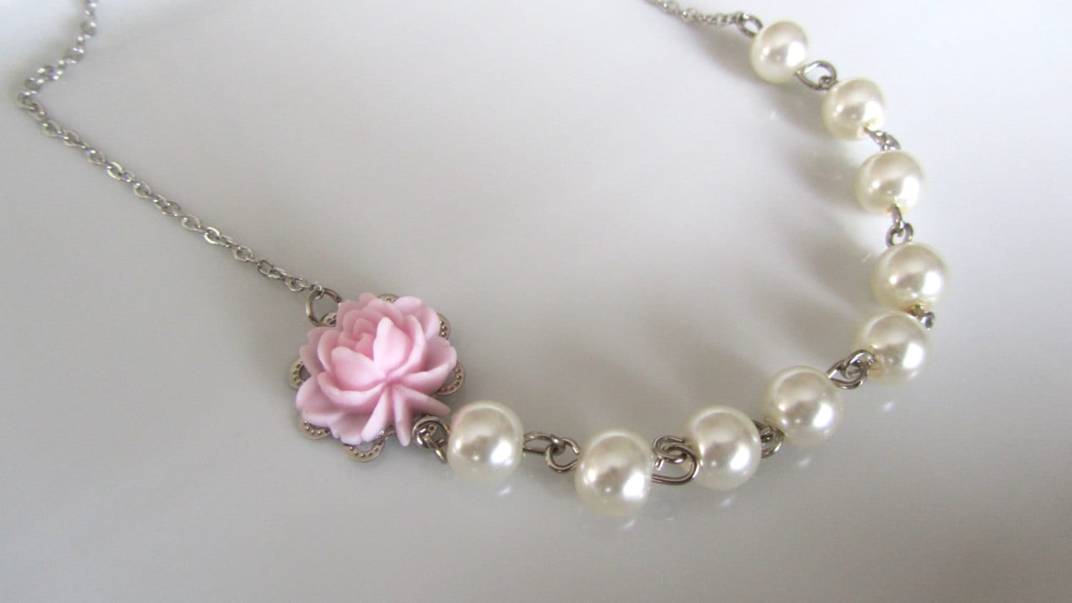Rosa Blume Halskette Mit Perlen, Perlenkette, Braut Halskette, Flowergirl, Prom, Harz Rose von NarStoreJewelry