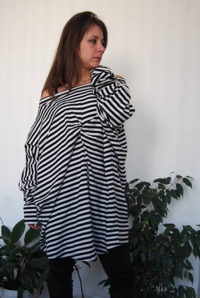 Gestreiftes Oversized Tunika Kleid Frauen Langarm Jersey Top von Nara65