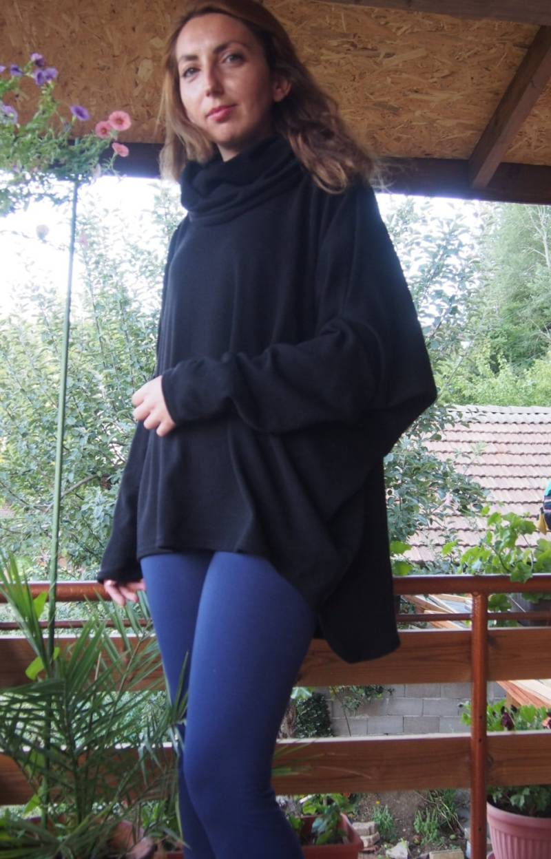 Gestrickte Oversized Baumwoll Tunika - Langarm Rollkragen von Nara65