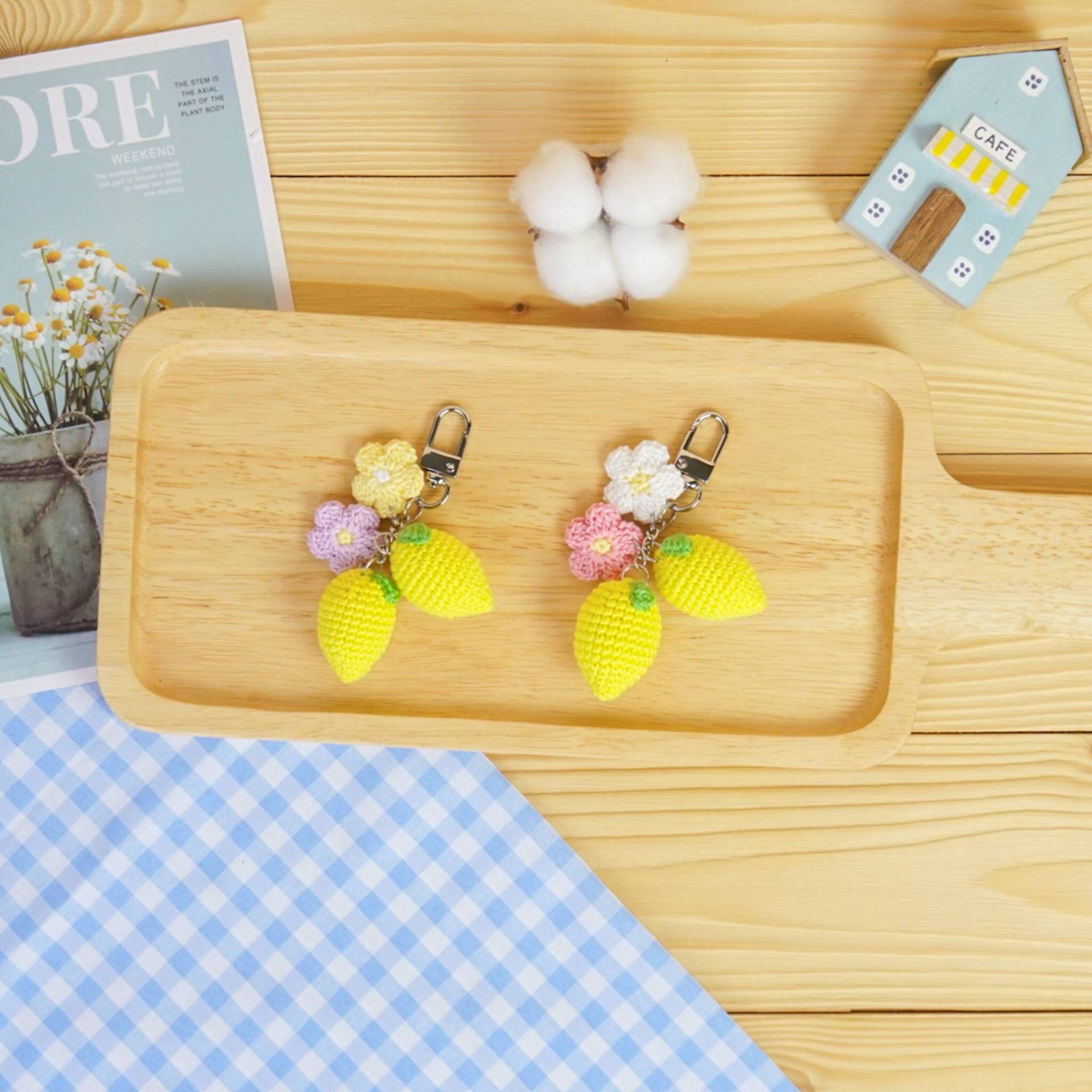 Zitrone Häkeln Puppe Schlüsselanhänger Taschenanhänger/Frucht Amigurumi Geschenke Für Mädchen Handgemachtes Geschenk/Tasche Accessoire von NaraDolly
