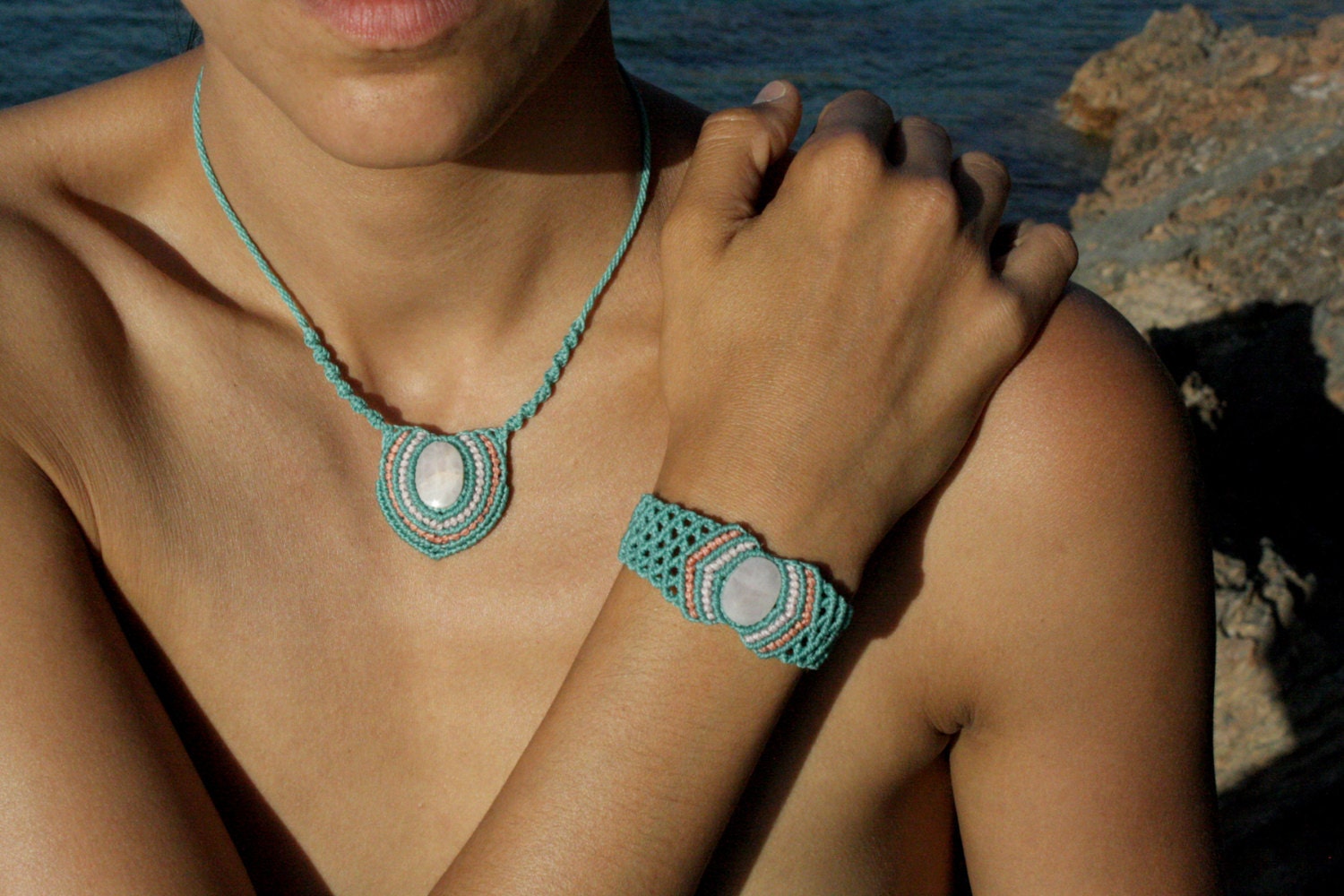 Makramee Rosenquarz Edelstein Schmuckset Boho Hippie Victorian Beach Sommer Elfe Türkis Makramee Rosenquarz Edelstein Schmuckset Boho Hippie Victorian Beach Sommer Elfe Türkis von Naranmacrame