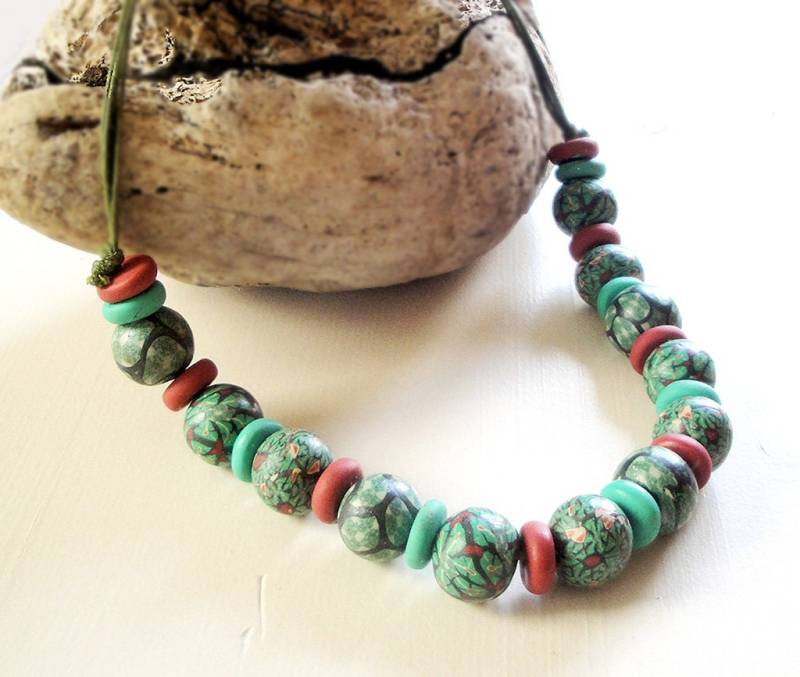 Floral Perlen Kurze Halskette. Handgemachte Schmuck Stilvolle Moderne. Jade Grün Und Coral.polymer Clay Länge Verstellbar. Geschenk Für Sie von NarimCrafts