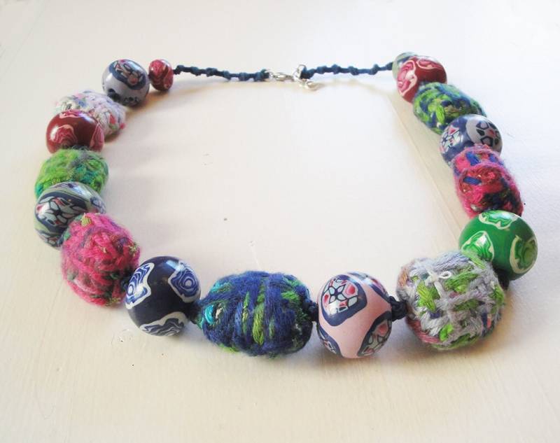 Florale Perlenkette. Chic Boho Kurze Klobige Mixed Media Blumige Perlen Kurze Halskette. Navy Blau, Fuchsia, Grün Und Pastelltönen Florale Perlenkette. Chic Boho Kurze Klobige Mixed Media Blumige Perlen Kurze Halskette. Navy Blau, Fuchsia, Grün Und Pastelltönen von NarimCrafts