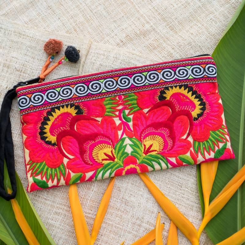 Gelbe Damen Handtasche Mit Blumenmuster Von Hmong Hill Tribes Bestickt, Ethno Geldbörse Aus Thailand - Bg308Florgt von NarissaraShop