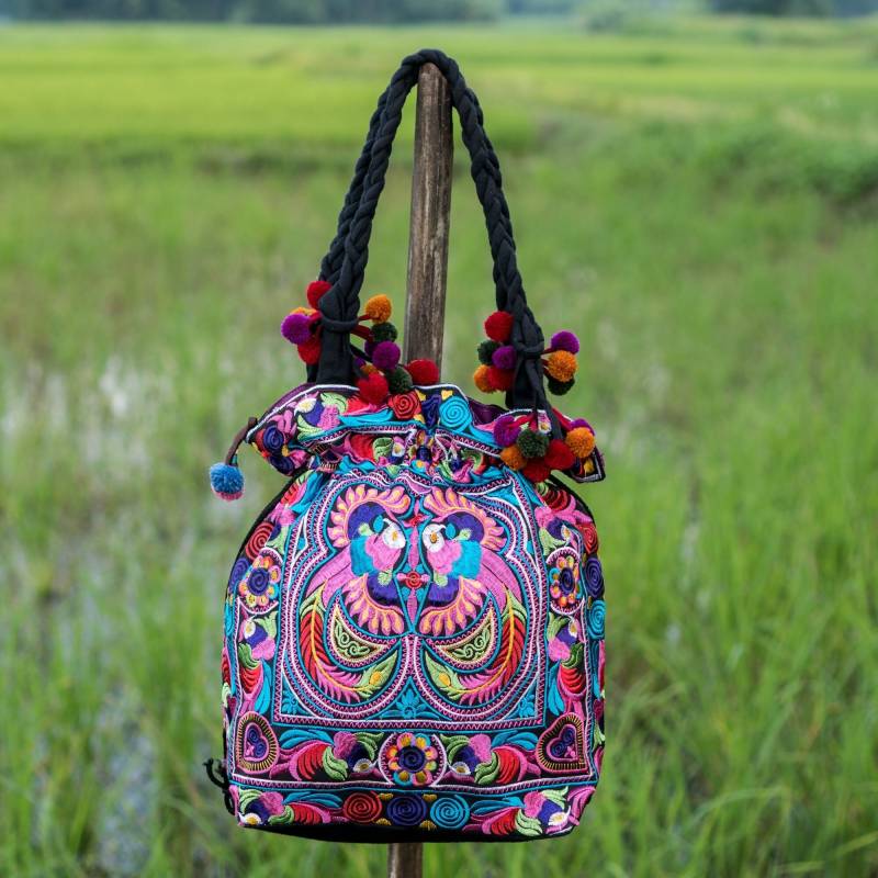 Pom Multi Vögel Muster Einkaufstasche Mit Kordelzug Thai Hmong Bestickt, Boho Tasche, Hippie Einzigartiges Geschenk - Bg312Cb Pom Multi Vögel Muster Einkaufstasche Mit Kordelzug Thai Hmong Bestickt, Boho Tasche, Hippie Einzigartiges Geschenk - Bg312Cb von NarissaraShop