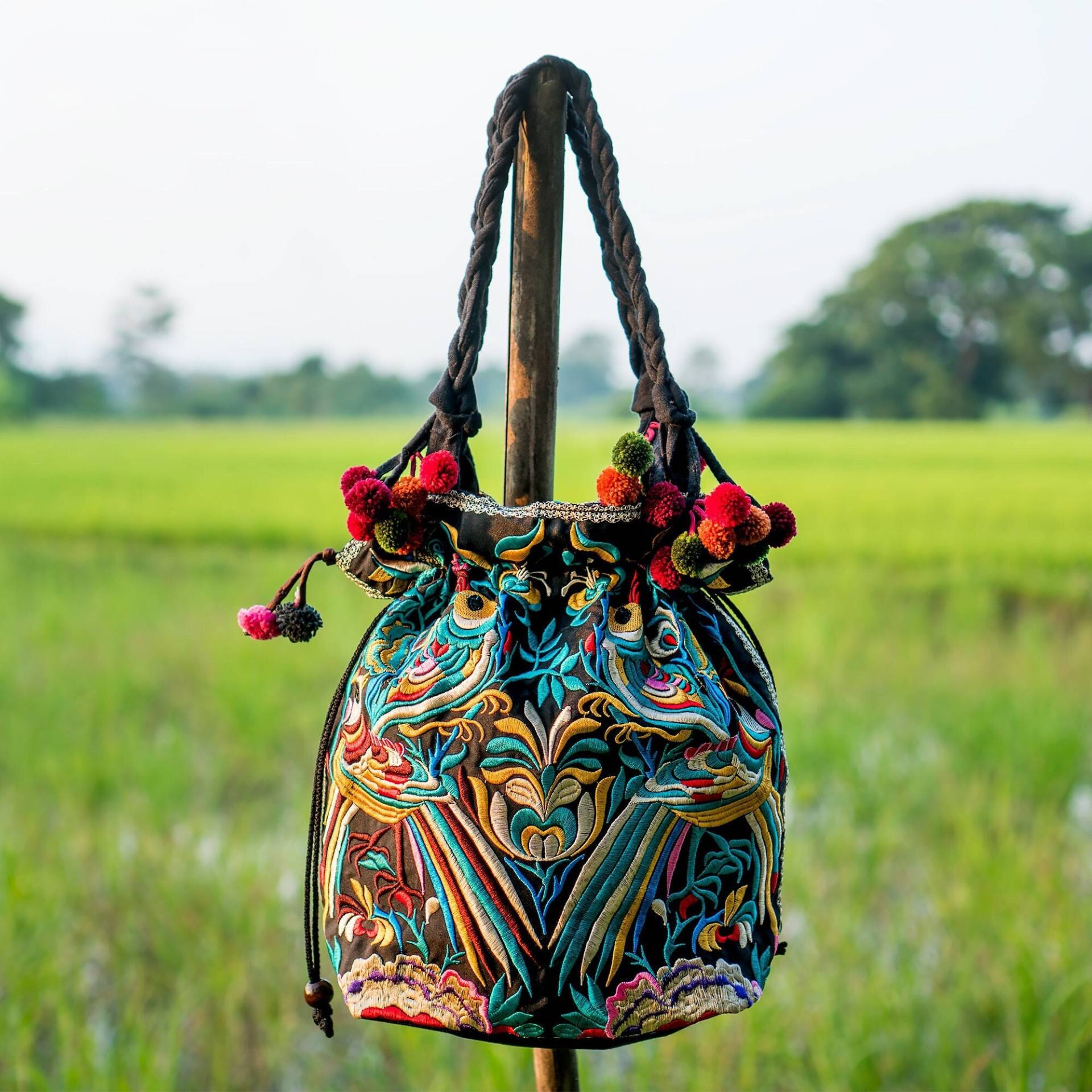 Pom Paar Vogel Muster Kordelzug Einkaufstasche, Hmong Bestickte Handgefertigte Boho Hippie Einkaufstasche - Bg312Blab2 Pom Paar Vogel Muster Kordelzug Einkaufstasche, Hmong Bestickte Handgefertigte Boho Hippie Einkaufstasche - Bg312Blab2 von NarissaraShop