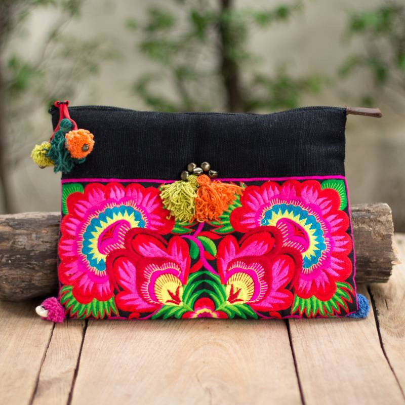 Thai Artisan Boho Clutch Bag/Ipad Halter Hmong Bestickt Verziert Pom Und Messingglöckchen Für Frauen - Bg507Blaf von NarissaraShop