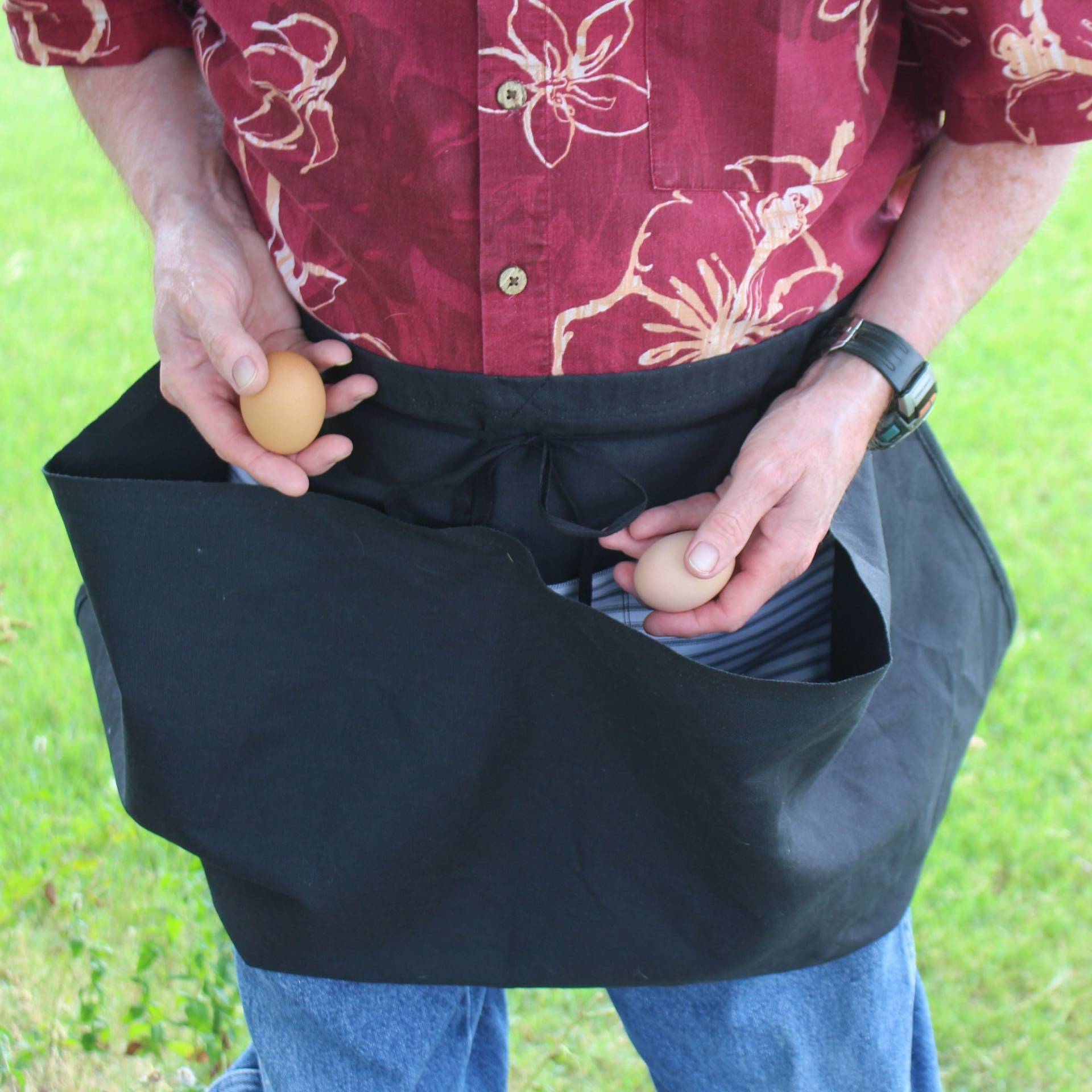 Sammelschürze - Schwarze Halbschürze Mit Großer 3-Teiliger Schwarz-Weiß Gestreifter Tasche Für Männer/Frauen Verwandelt Sich in Ei Garten von NarleyandChikki