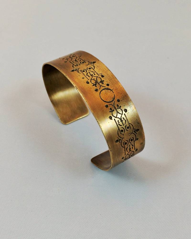 Geätzte Messing Manschette von NarrativeCollection