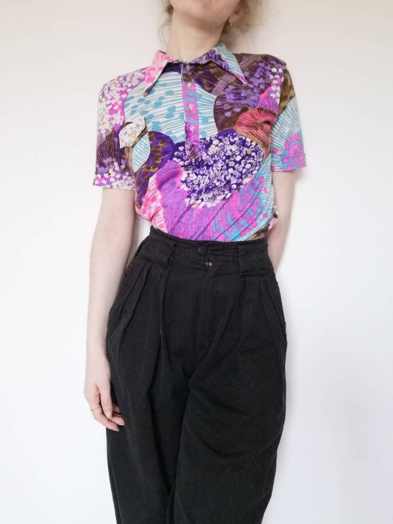 True Vintage Bluse 70Er 80Er 50Er Retro Pink Blau Lila Braun Gemustert 44 Onesize True Vintage Bluse 70Er 80Er 50Er Retro Pink Blau Lila Braun Gemustert 44 Onesize von Narvhi