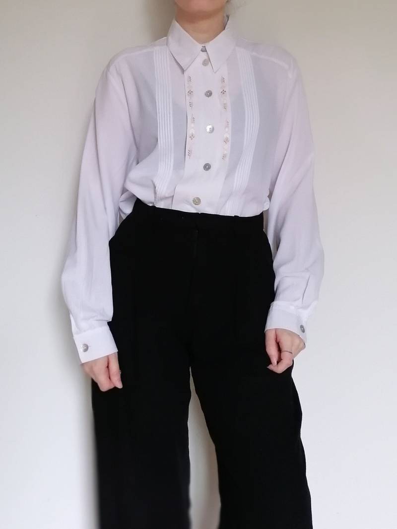 True Vintage Bluse 70Er 80Er 90Er Weiß Onesize Landgirl Romantic Tracht Biesen Stickerei True Vintage Bluse 70Er 80Er 90Er Weiß Onesize Landgirl Romantic Tracht Biesen Stickerei von Narvhi