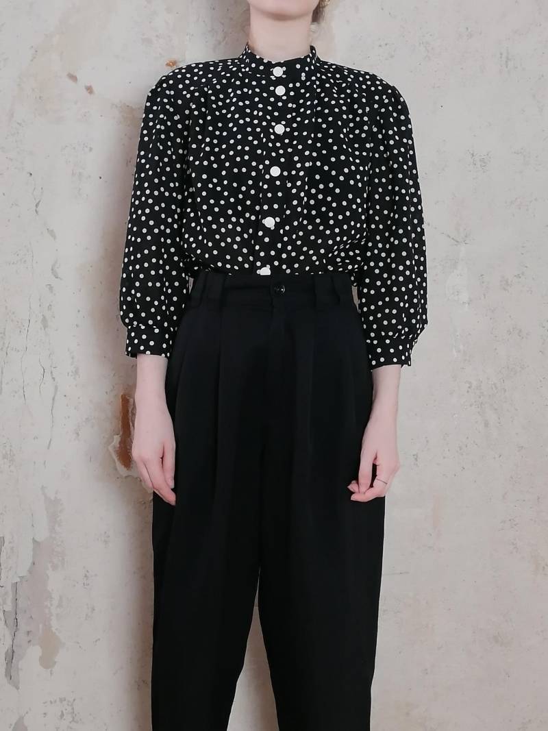 True Vintage Bluse 70Er 80Er Schwarz Gepunktet Polka Dots Golden Gate Onesize Stehkragen Puffärmel True Vintage Bluse 70Er 80Er Schwarz Gepunktet Polka Dots Golden Gate Onesize Stehkragen Puffärmel von Narvhi