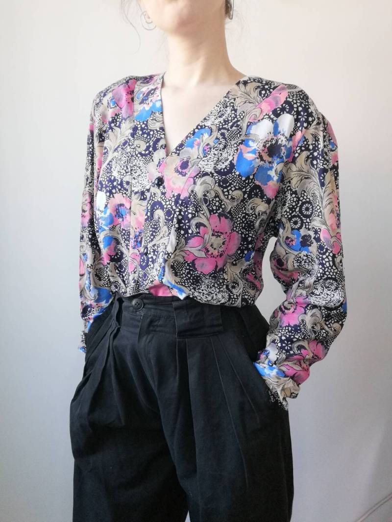 True Vintage Bluse 80Er 90Er Blau Pink Gemustert S 36 38 Geblümt True Vintage Bluse 80Er 90Er Blau Pink Gemustert S 36 38 Geblümt von Narvhi