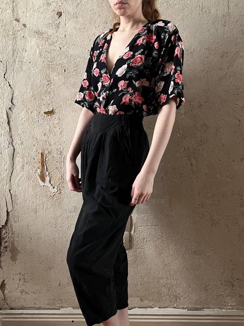 True Vintage Bluse 80Er 90Er L Schwarz Rot Rosa Geblümt Rosenmuster Burlesk Granny V-Ausschnitt True Vintage Bluse 80Er 90Er L Schwarz Rot Rosa Geblümt Rosenmuster Burlesk Granny V-Ausschnitt von Narvhi