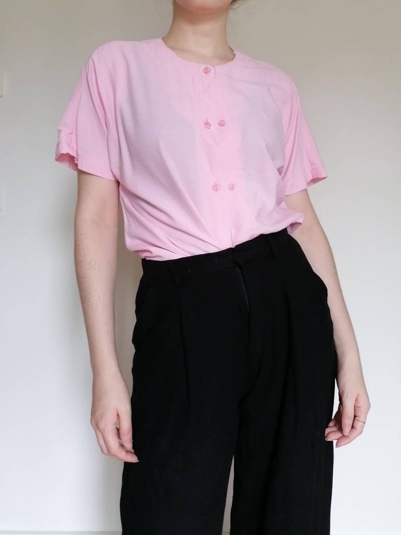 True Vintage Bluse 80Er 90Er Rosa Pastell Mit Besonderer Knopfleiste Onesize M 38 40 True Vintage Bluse 80Er 90Er Rosa Pastell Mit Besonderer Knopfleiste Onesize M 38 40 von Narvhi