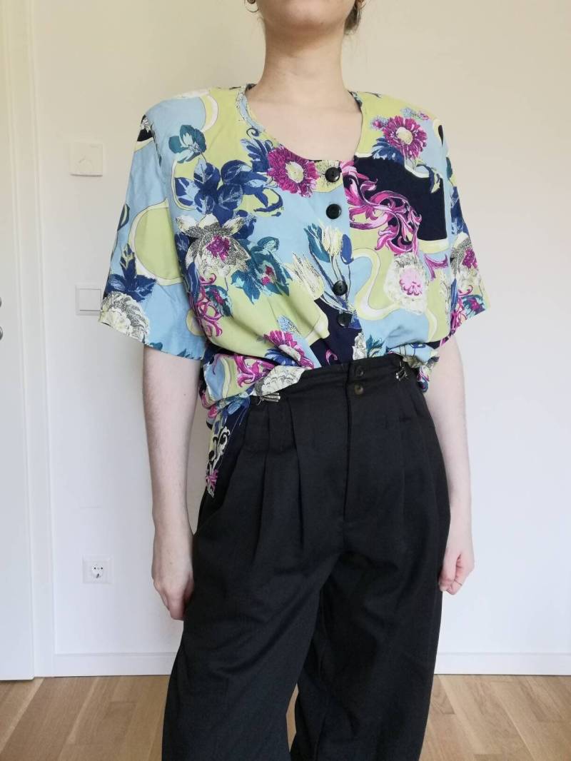 True Vintage Bluse 80Er 90Er Schwarz Pastell Grün Rosa Blau Xxl 50 Onesize 100% Viskose True Vintage Bluse 80Er 90Er Schwarz Pastell Grün Rosa Blau Xxl 50 Onesize 100% Viskose von Narvhi