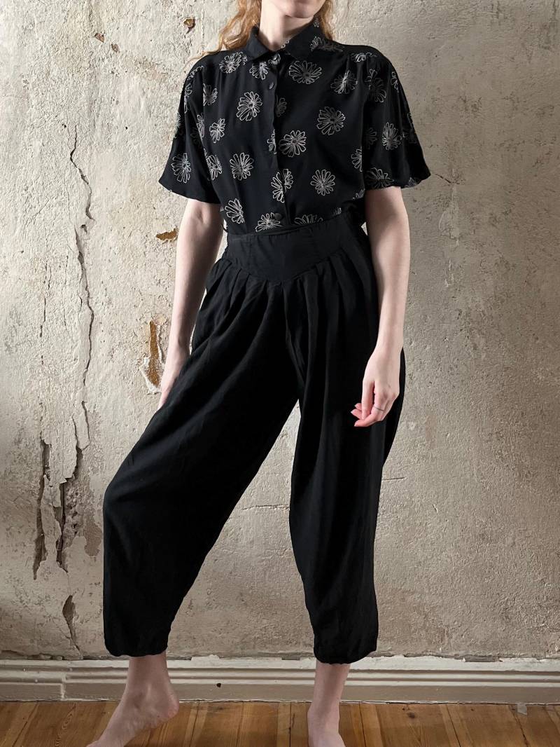 True Vintage Bluse 80Er 90Er Schwarz Weiß Geblümt Gemustert Onesize Hembluse True Vintage Bluse 80Er 90Er Schwarz Weiß Geblümt Gemustert Onesize Hembluse von Narvhi