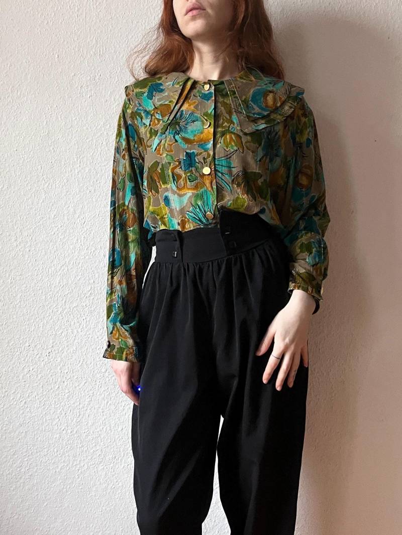 True Vintage Bluse Grün Gold Khaki Türkis M 40 Matrosenkragen 70Er 80Er Florales Muster True Vintage Bluse Grün Gold Khaki Türkis M 40 Matrosenkragen 70Er 80Er Florales Muster von Narvhi