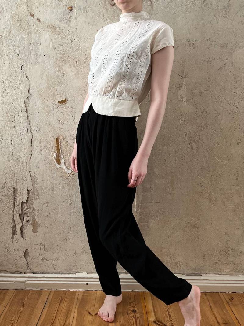 True Vintage Bluse Weiß Mit Stickerei Spitze 40Er 50Er 60Er 42 M L Original Swiss Quality Stehkragen Granny Matrosenstil True Vintage Bluse Weiß Mit Stickerei Spitze 40Er 50Er 60Er 42 M L Original Swiss Quality Stehkragen Granny Matrosenstil von Narvhi