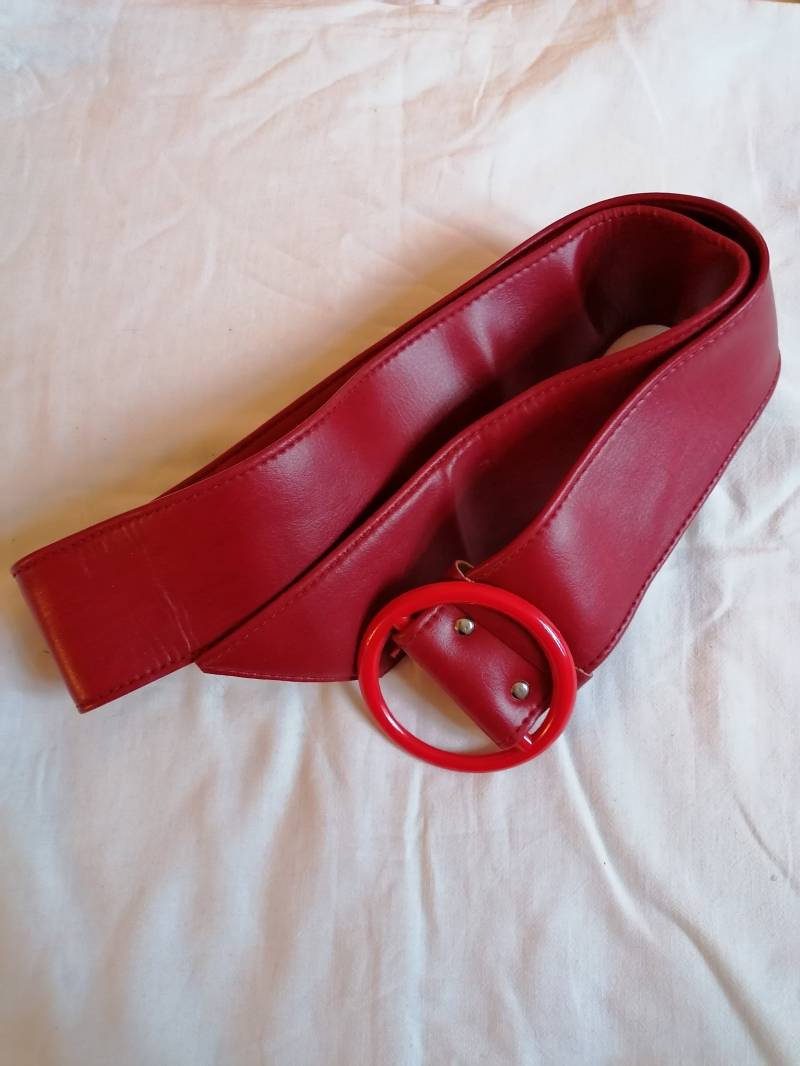 True Vintage Gürtel Vinyl Lack Rot 70Er 80Er Retro Onesize Fake Leather Kunstleder von Narvhi
