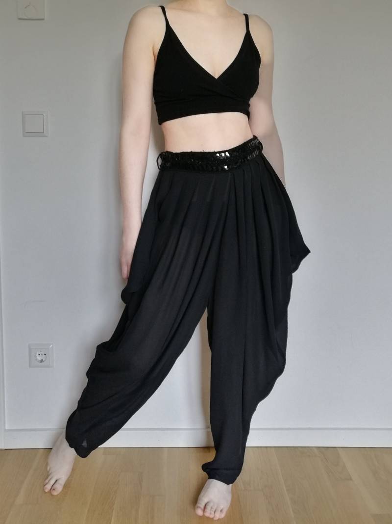 True Vintage Hose 70Er 80Er Trad Goth 36 38 S M Schwarz Mit Pailletten Bundfalten Haremshose Pumphose von Narvhi