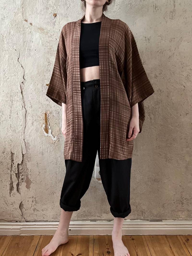 True Vintage Kimono Haori Original Aus Japan Seide Samt Braun Beige Gemustert Onesize True Vintage Kimono Haori Original Aus Japan Seide Samt Braun Beige Gemustert Onesize von Narvhi