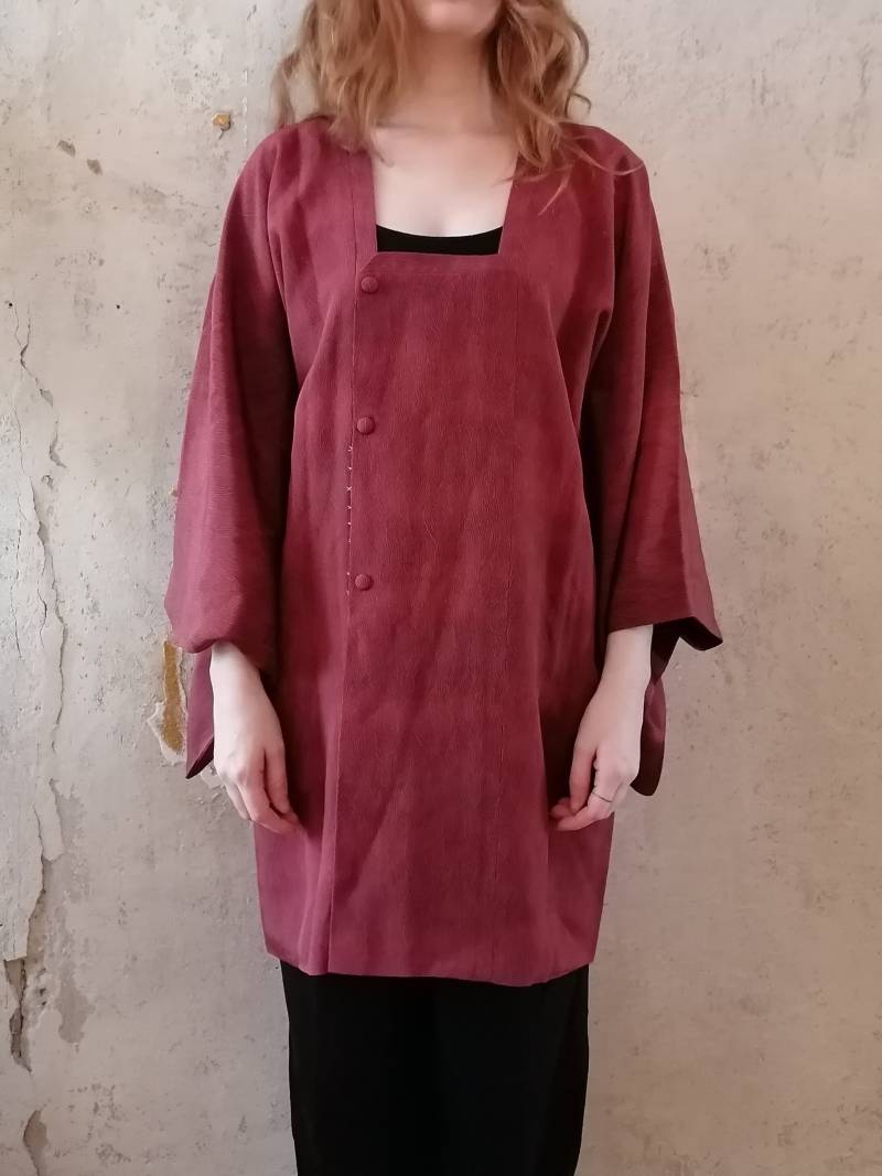 True Vintage Kimono Haori Original Aus Japan Seide Samt Rot Weinrot Onesize True Vintage Kimono Haori Original Aus Japan Seide Samt Rot Weinrot Onesize von Narvhi