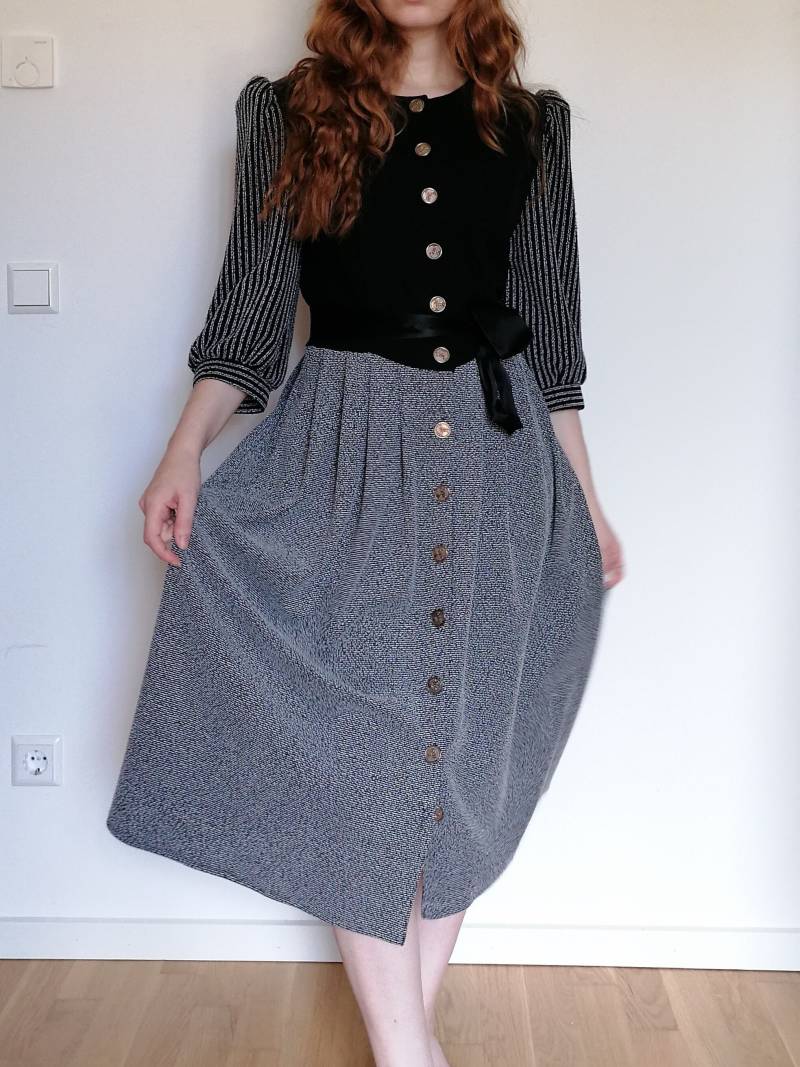 True Vintage Kleid Tracht Princess 70Er 80Er Schwarz Weiß Meliert Gestreift Onesize 44 46 48 von Narvhi