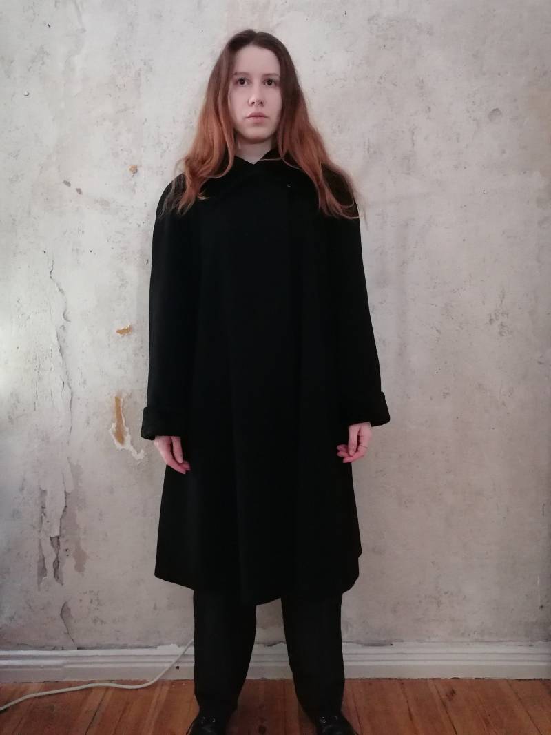 True Vintage Mantel Schwarz 70Er 80Er Petite Mademoiselle Onesize Schurwolle A-Line Kunstfellbesatz True Vintage Mantel Schwarz 70Er 80Er Petite Mademoiselle Onesize Schurwolle A-Line Kunstfellbesatz von Narvhi