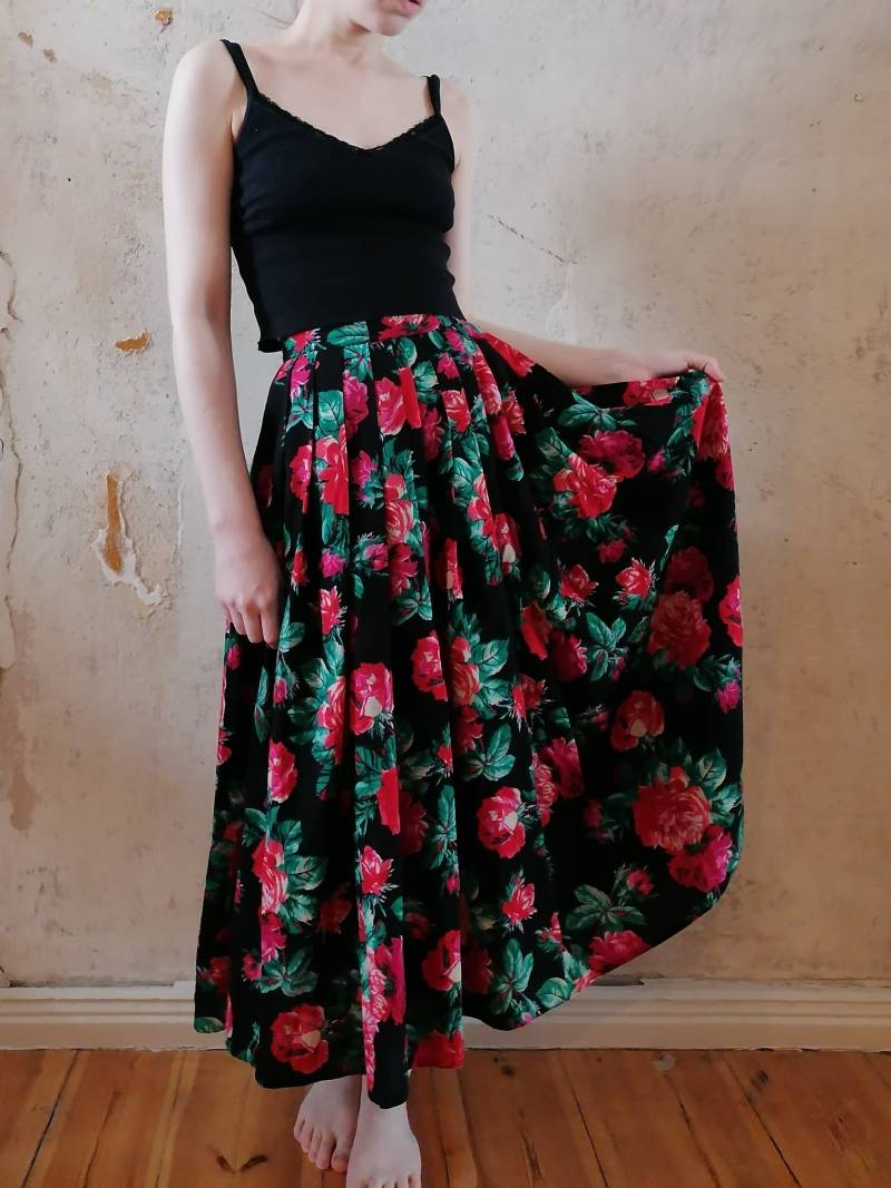 True Vintage Midi Maxi Rock Xs 32 34 70Er 80Er Schwarz Pink Rot Grün Türkis Geblümt Granny Rosen Musterfaltenrock True Vintage Midi Maxi Rock Xs 32 34 70Er 80Er Schwarz Pink Rot Grün Türkis Geblümt Granny Rosen Musterfaltenrock von Narvhi