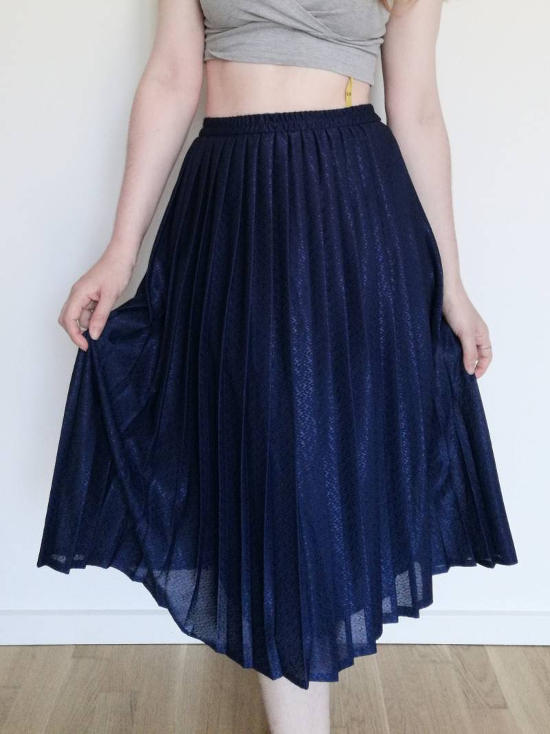 True Vintage Rock 70Er 80Er 90Er Retro Blau Granny Faltenrock Midi 46 23 Basic A-Line Jacquard True Vintage Rock 70Er 80Er 90Er Retro Blau Granny Faltenrock Midi 46 23 Basic A-Line Jacquard von Narvhi