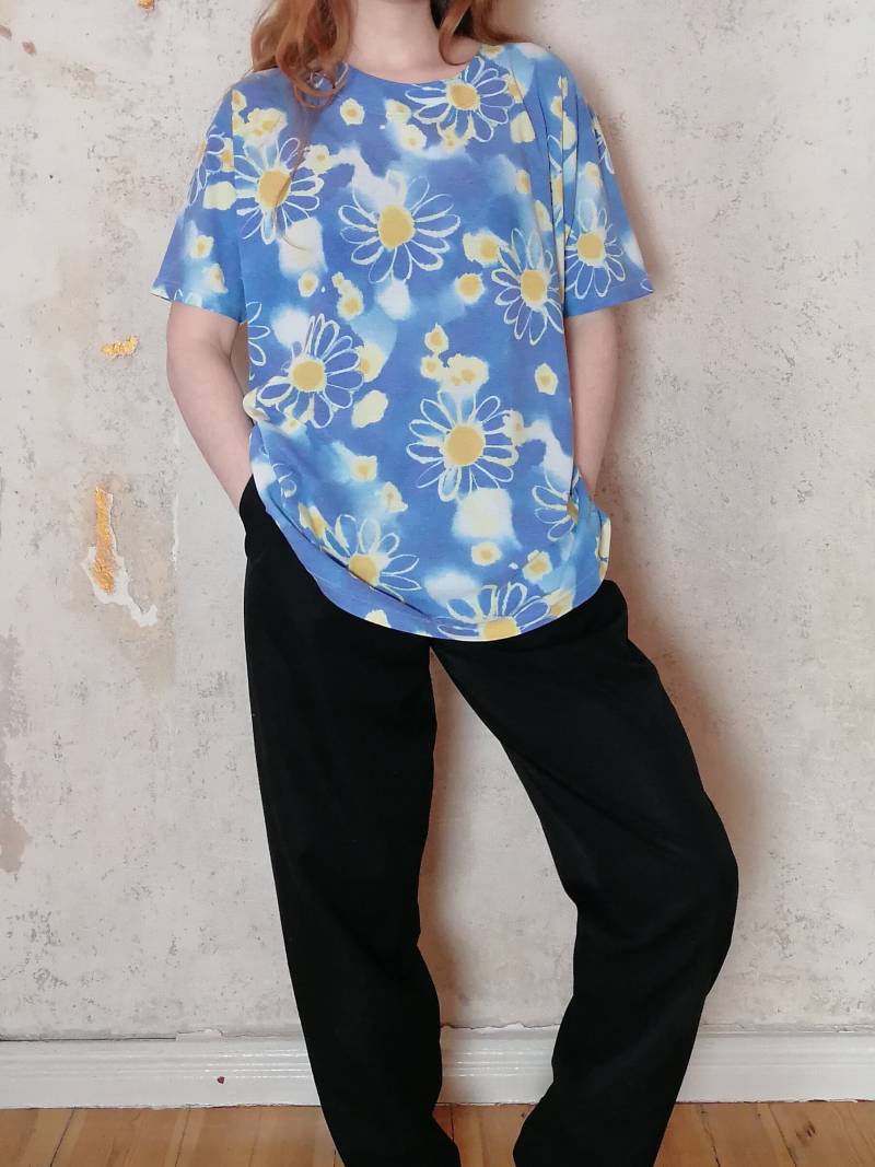 True Vintage T-Shirt Shirt 80Er 90Er Onesize Blau Gelb Geblümt Sonnenblumen True Vintage T-Shirt Shirt 80Er 90Er Onesize Blau Gelb Geblümt Sonnenblumen von Narvhi