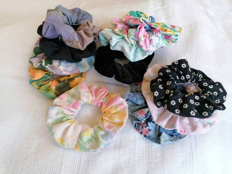 Vintage Scruchie 70S 80S 90S Upcycled Fabric Haargummi Accessoir Retro von Narvhi