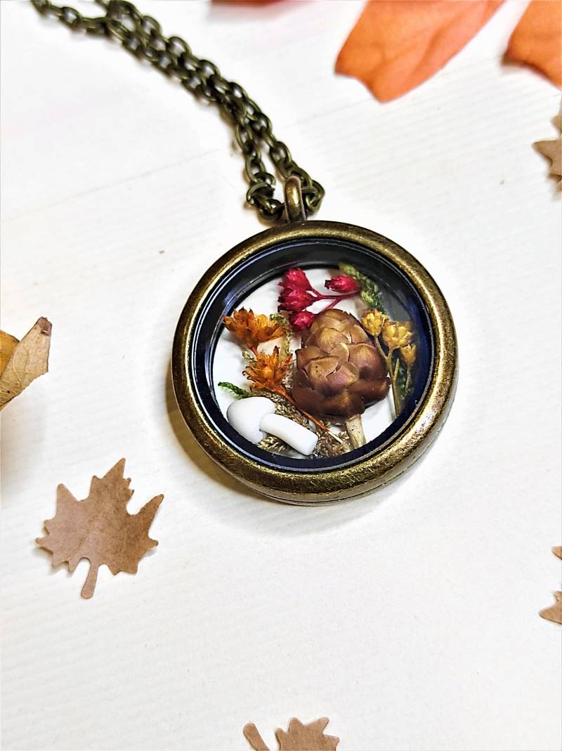Echte Trockenblumen Bronze Halskette Wald Herbst Medaillon Echte Trockenblumen Bronze Halskette Wald Herbst Medaillon von NarwhalBlueberry