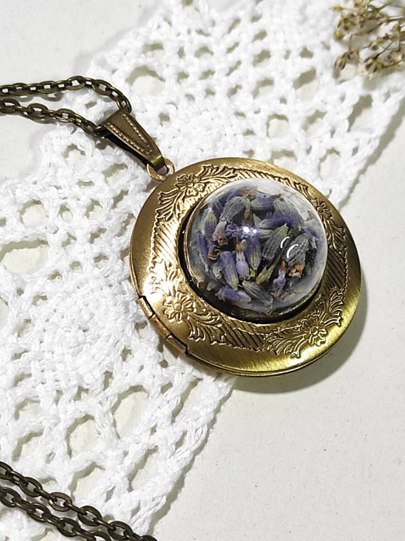 Getrocknete Lavendel Medaillon Bronze Andenken Schmuck Getrocknete Lavendel Medaillon Bronze Andenken Schmuck von NarwhalBlueberry
