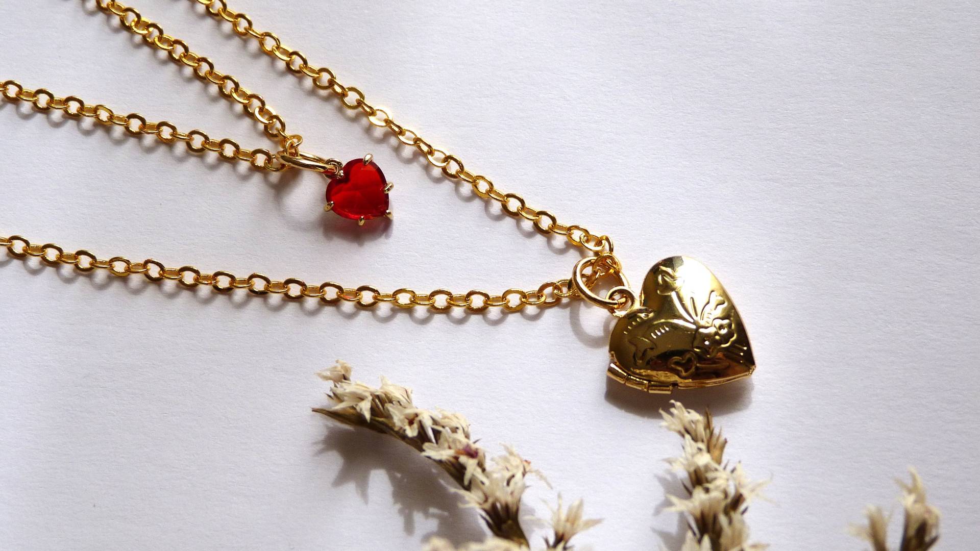 Gold Herz Locket Halskette Set Roter Rubin, Andenken Geschenk von NarwhalBlueberry