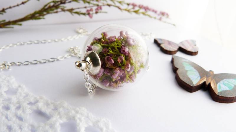 Heather Flower Terrarium Halskette Getrocknetes Moos, Silberkette Heather Flower Terrarium Halskette Getrocknetes Moos, Silberkette von NarwhalBlueberry
