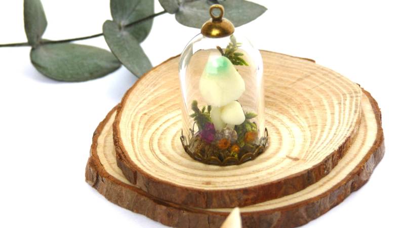 Leuchtpilz Anhänger Echtes Moos & Blüten, Bronze Terrarium Leuchtpilz Anhänger Echtes Moos & Blüten, Bronze Terrarium von NarwhalBlueberry