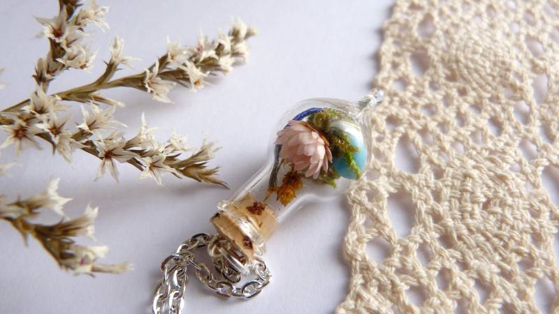 Rotkehlchen Ei Anhänger Echtes Moos & Gänseblümchen Terrarium Halskette Rotkehlchen Ei Anhänger Echtes Moos & Gänseblümchen Terrarium Halskette von NarwhalBlueberry
