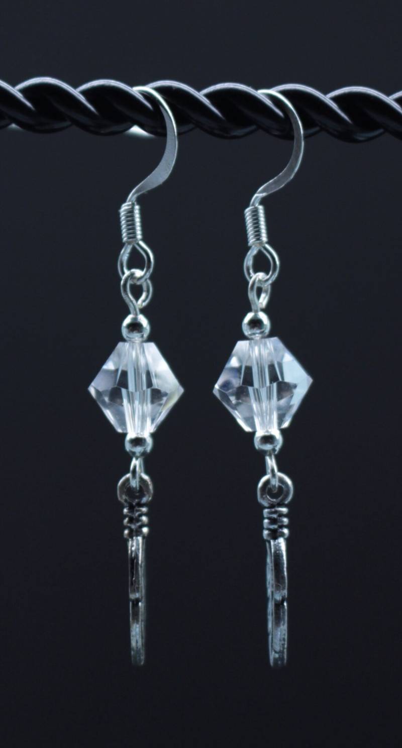 Zarte Kristall Baumeln Ohrringe/Silber Feder Anhänger Sterling Überzogene Ohrdrähte von NashBeadedBoutique