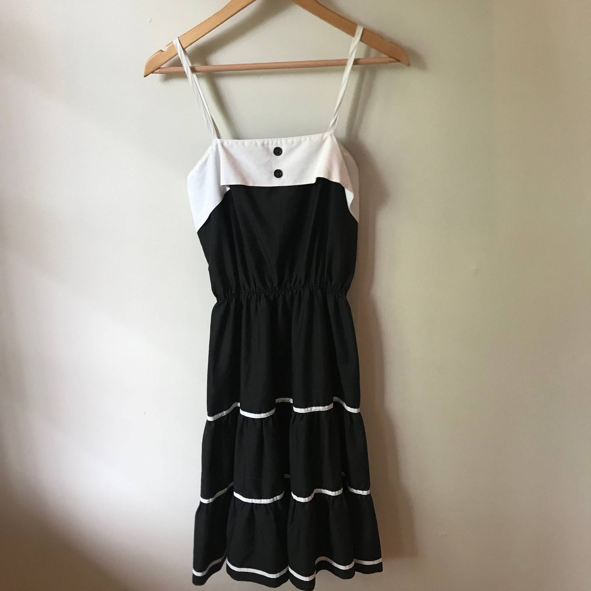 Handgemachtes Vintage Schwarz & Weisses Folklore Kleid von NashGirlVintage