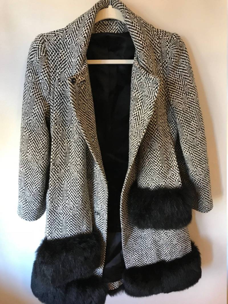 Schwarz-Weiße 60Er Jahre Jugendcraft Cabanjacke Mit Kunstpelzbodenfutter Und Angenähten Muffärmeln von NashGirlVintage