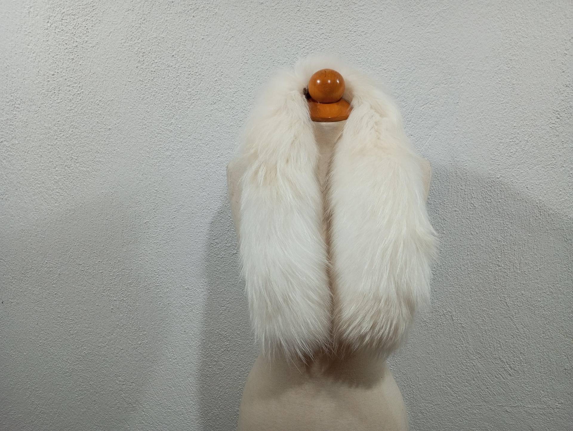 Cremeweißer Finnraccoon Fellkragen von NastaziafurdesignsGR