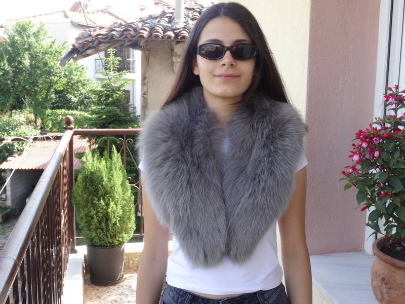 Echter Grauer Fuchspelzkragen Weicher, Mit Satin Gefütterter Halswärmer Echter Grauer Fuchspelzkragen Weicher, Mit Satin Gefütterter Halswärmer von NastaziafurdesignsGR