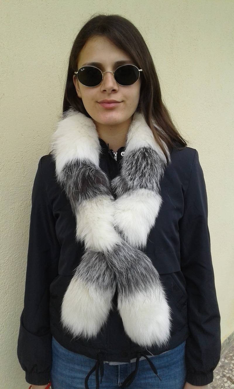 Fuchs Pelzschal Durchziehen Design Silber Weiß Farbe Fuchs Pelzschal Durchziehen Design Silber Weiß Farbe von NastaziafurdesignsGR