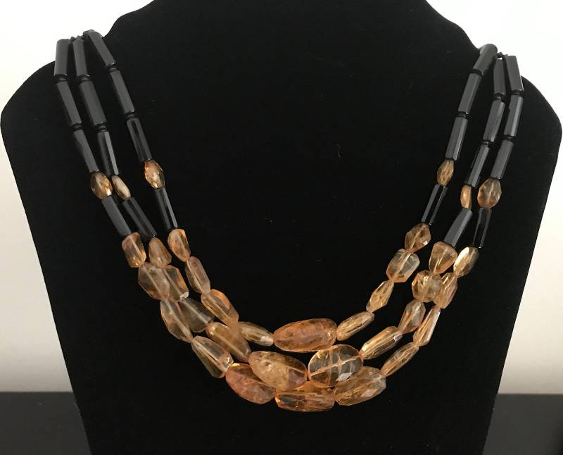 Natürliche Black Onyx Und Yellow Citrine Gemstones Halskette, Gold Plated Clasp, One Of A Kind von NatCreationsStudio