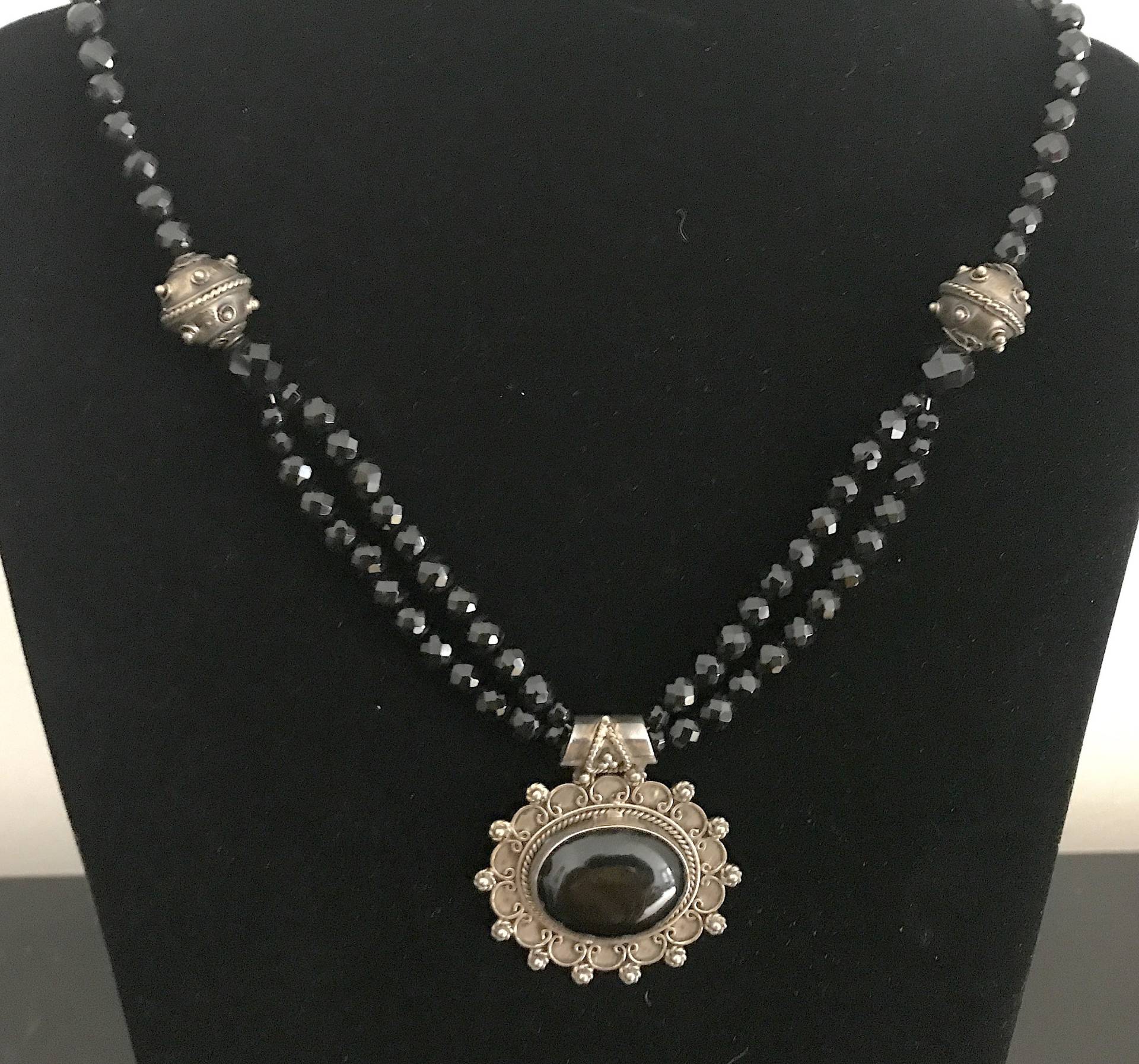 Schwarze Onyx Edelsteine Und Antik Silber Anhänger Statement Halskette Edelstein Perlen von NatCreationsStudio