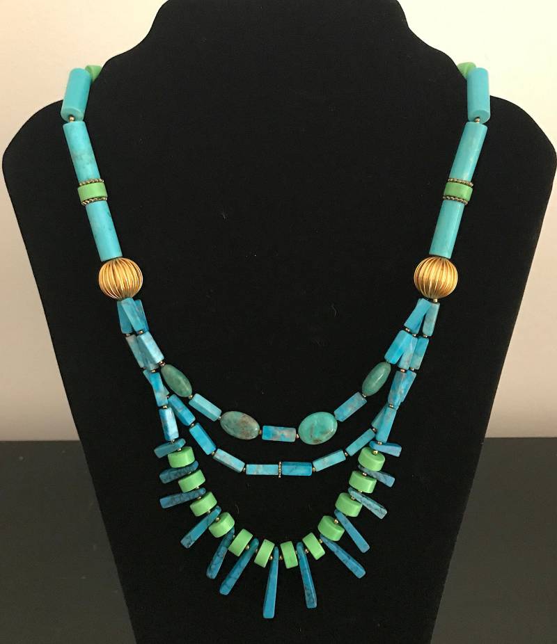 Türkis Und Goldene Akzente Halskette von NatCreationsStudio