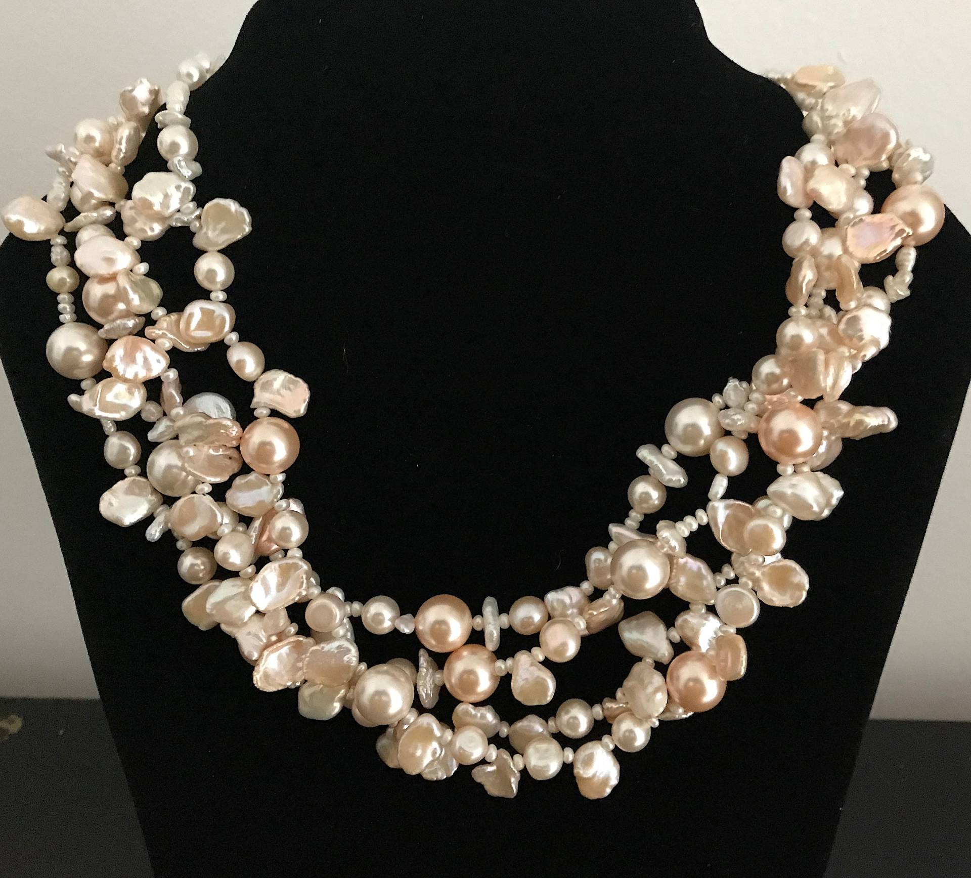 Vier Row Pale Cream-Pink Mixed Pearls | Freshwater, Cultured, Keshi Und Swarovski Halskette, Hochzeit von NatCreationsStudio