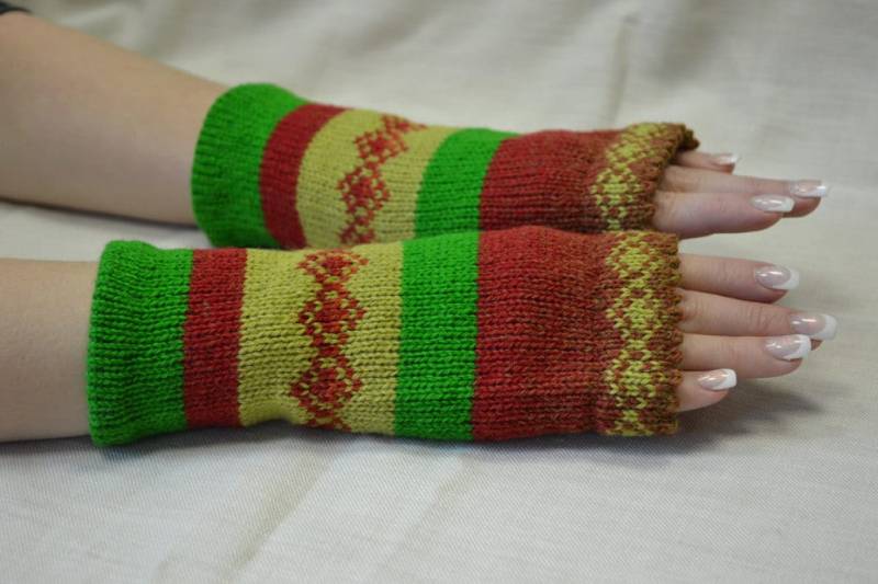 Frauen Stricken Armstulpen Mit Ornamenten, Fingerlose Handschuhe Gestrickt Fairisle Fäustlinge von NatLissCrafts